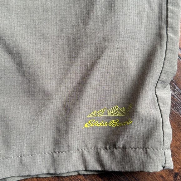 Eddie Bauer Kids Hybrid Green Shorts Size: S 7/8 (J22) - Picture 3 of 5